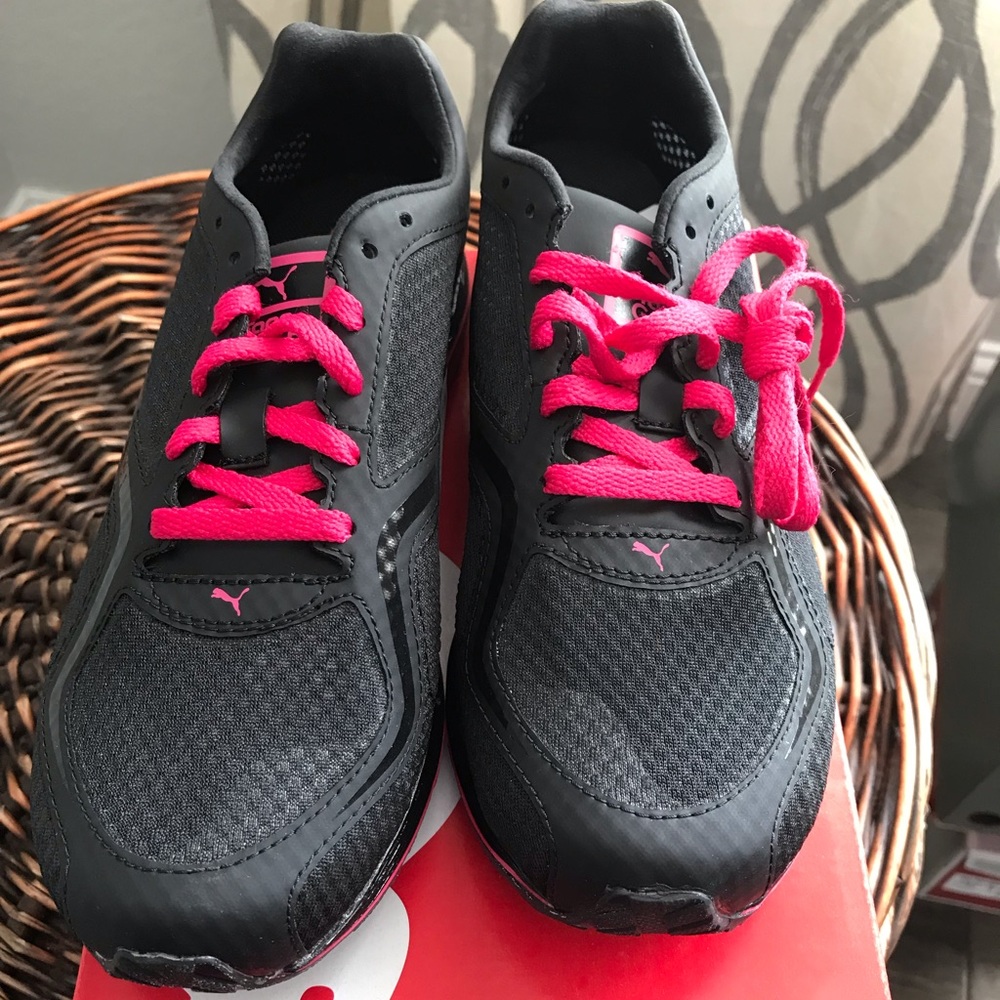 New Pink & Black Women's Puma Golf Shoes